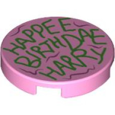 LEGO csempe kerek 2×2 'Happee Birtdae Harry' felirat mintával, világos rózsaszín (78118)