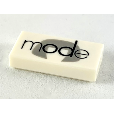 LEGO csempe 1×2 'mode' felirat mintával, fehér (51582)